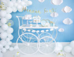 dekoraciq-s-beli-oblaci-za-babyshower