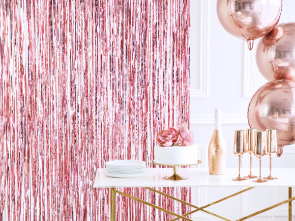 rozova-parti-zavesa-za-dekoraciq-na-mominsko-parti