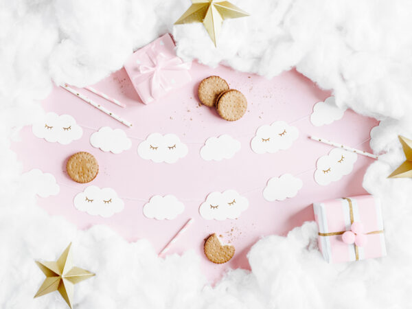 ukrasa-za-babushower-s-girlqnd-ot-beli-oblaci ukrasa-za-babyshower-s-girlqnd-ot-beli-oblaci